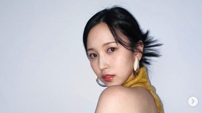 8 Foto Cantiknya Mina TWICE, Orang Pertama yang Di-follow Jeno NCT di IG