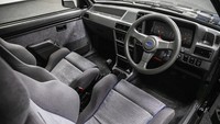 Ford juga menambahkan fitur untuk keamanannya, seperti kaca spion kedua untuk petugas perlindungan. (Silverstone Auctions/REUTERS)