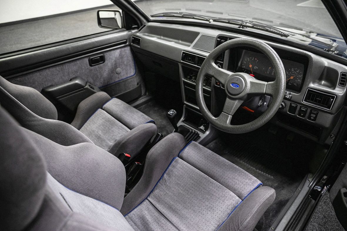Mobil Ford Escort RS Turbo S1 1985 yang sebelumnya dikendarai oleh mendiang Putri Diana, ditawarkan untuk dijual melalui Lelang Silverstone. (via REUTERS/SILVERSTONE AUCTIONS)