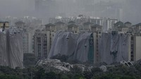 Bangunan itu runtuh setelah bahan peledak yang ditempatkan secara strategis. Sehingga memastikan kerusakan minimal pada area perumahan.  