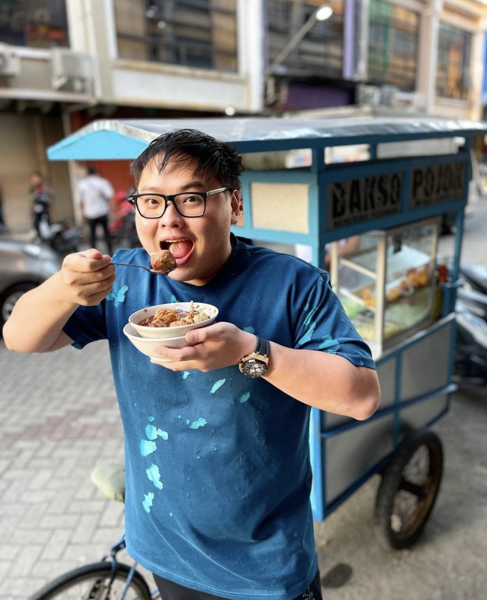 Momen Steven Setiono ‘Crazy Rich Surabaya’ Bareng Hotman Paris hingga Cicip Bakso.