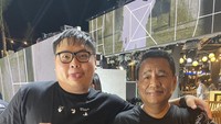 Steven Setiono disebut sebagai salah satu Crazy Rich Surabaya. Belum lama, Steven Setiono bertemu dengan Hotman Paris pada acara Atlas Beach Fest. Foto: Instagram @stevenndut