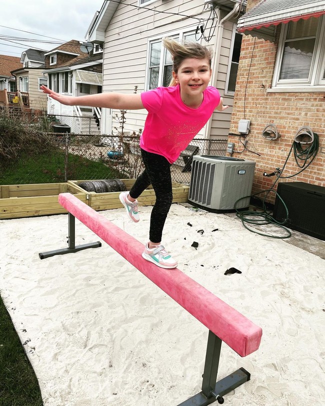 Setelah berkonsultasi dengan klinik gender, Noella bertransformasi secara sosial sejak usia empat tahun lalu gendernya di kartu keluarga diubah di usia enam.Foto: Instagram @thenoellabella