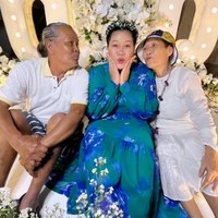 Unggahan Okky Lukman pun langsung dibanjiri beragam komentar netizen. Tak sedikit yang ikut memberikan ucapan selamat ulang tahun untuk presenter tersebut. Foto: Instagram/@okidatanglagi