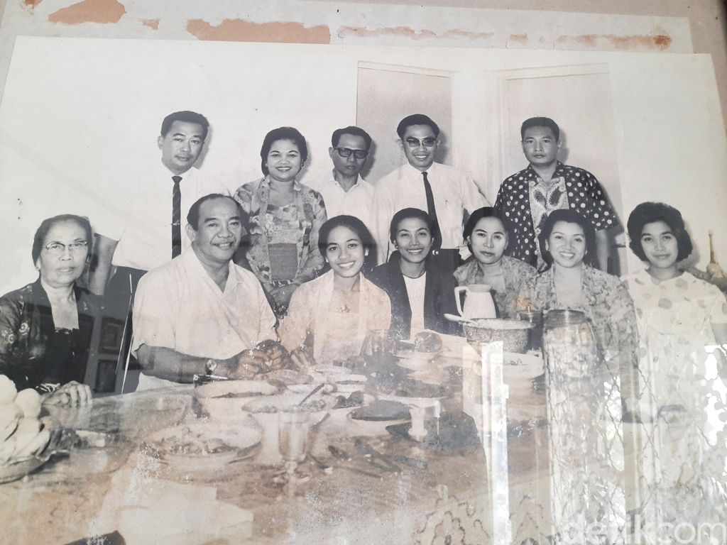 rumah makan omah kenangan milik keponakan Haryati, istri Soekarno