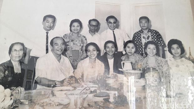 rumah makan omah kenangan milik keponakan Haryati, istri Soekarno