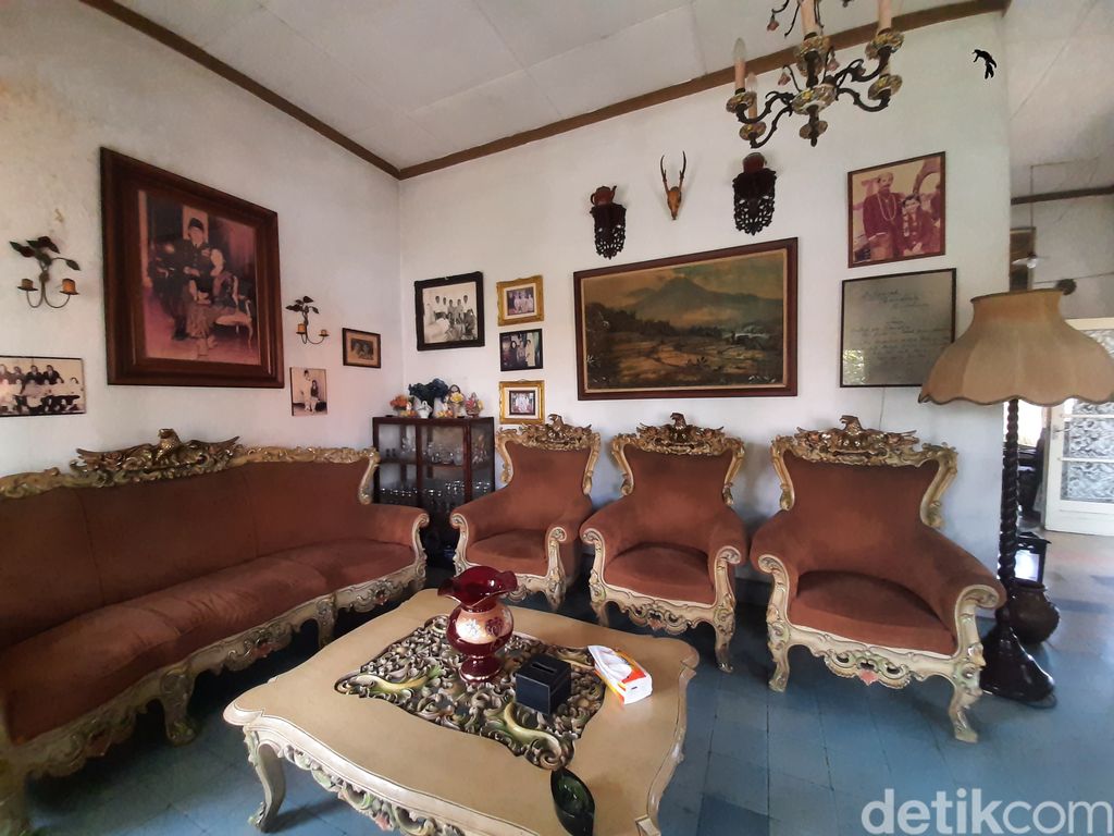rumah makan omah kenangan milik keponakan Haryati, istri Soekarno
