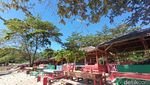 Pulisan: Pantai Pasirnya Putih, Airnya Sebening Kaca