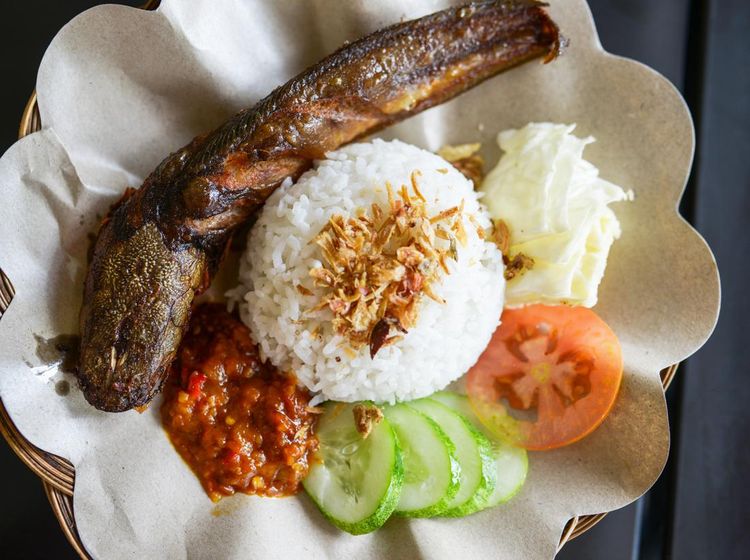 Pedas Mantap! 20 Pecel Lele & Ayam Rp 20 Ribuan Ada di Sini