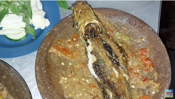 Pedas Mantap! 20 Pecel Lele & Ayam Rp 20 Ribuan Ada di Sini