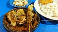 Kalau melintas di Jalan Rawasari Selatan Nomor 9, Cempaka Putih Timur, mampirlah ke Pecel Ayam & Lele Rawasari yang terkenal enak. Menu andalannya, ayam dan lele goreng tepung yang disajikan di cobek penuh sambal. Huahh! Foto: my eat and travel story