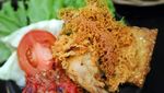 Pedas Mantap! 20 Pecel Lele & Ayam Rp 20 Ribuan Ada di Sini