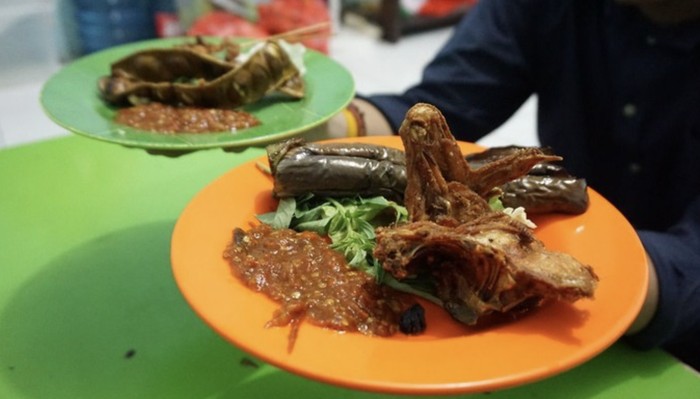 Pedas Mantap! 20 Pecel Lele & Ayam Rp 20 Ribuan Ada di Sini Pedas Mantap! 20 Pecel Lele & Ayam Rp 20 Ribuan Ada di Sini