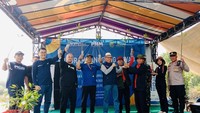 Penyerahan bantuan mangrove ini diberikan langsung oleh Jimi Firmansyah selaku Pemimpin Cabang Subang yang dihadiri Hidayat selaku Kepala Dinas Lingkungan Hidup Kab. Subang, Furwani selaku Camat Blanakan, Kustiawan selaku Kapolsek Ciasem, Agus Supriadi selaku Danramil 0506/Ciasem, Ahmad Hidayat Purkon selaku Kepala Resort Pemangkuan Hutan Tegal Tangkil dan Sodikin selaku Kepala Desa Langensari.