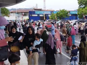 Foto Kepanikan Warga-Pasien RS Padang Saat Gempa M 6,4 Guncang Mentawai