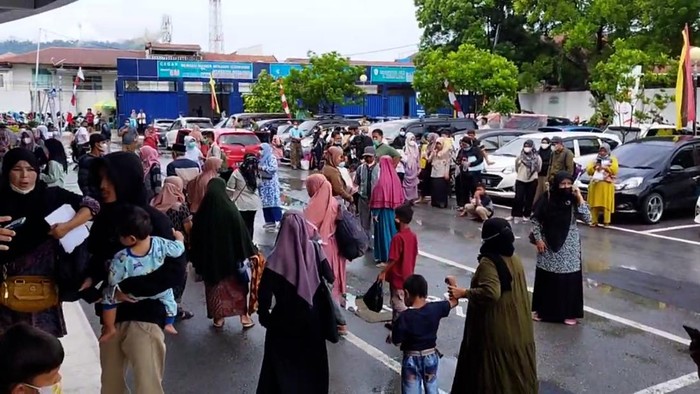 Pengunjung-Pasien RS M Djamil Padang Sempat Panik Berlarian Saat Gempa M 6,4