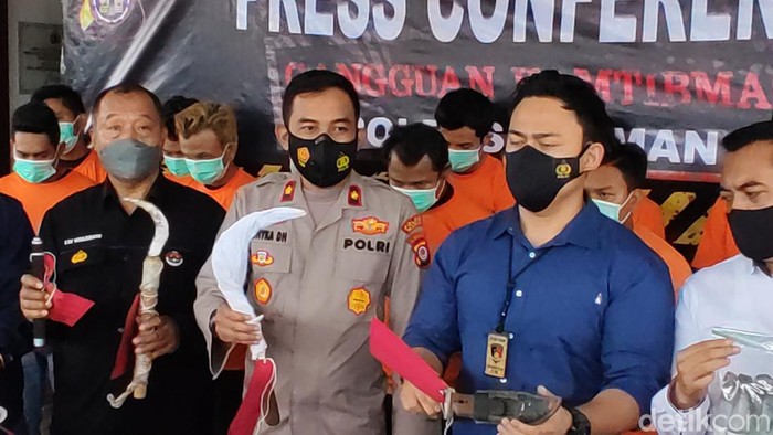 Polres Sleman menetapkan 12 orang tersangka pengeroyokan yang menewaskan suporter PSS Sleman Aditya Eka Putranda, Senin (29/8/2022).