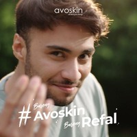 Aktor Refal Hady jadi brand ambassador regional terbaru, brand skincare lokal yang berdiri sejak 2014. Brand ini menawarkan solusi perawatan permasalahan kulit secara natural dan dengan komposisi yang aman. Kolaborasi perdana Refal Hady dan Avoskin ditandai dengan peluncuran produk sunscreen.  Foto: Istimewa