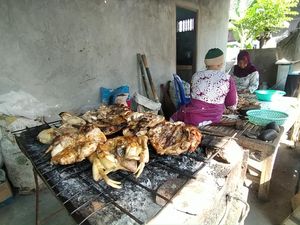 Ayam Plecing Khas Kampung Loloan Bali yang Bikin Ngiler, Wajib Coba!