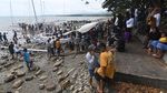 Puluhan Perahu Layar Adu Cepat di Teluk Palu