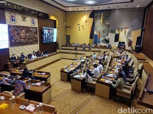 Komisi II DPR-Mendagri Rapat RUU Pemekaran Papua Barat Daya