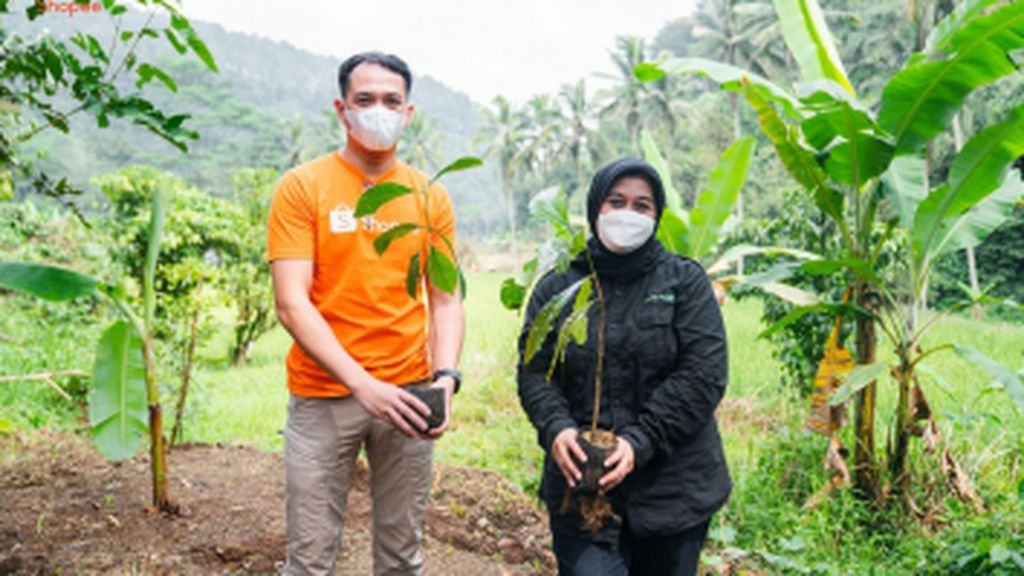 Shopee & KLHK Dukung Kelestarian Alam-Ekonomi Warga Kampung Ciwaluh