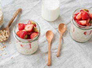 Susu Kental Manis di 5 Kreasi Overnight Oats, Yuk Coba Bikin!