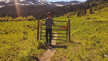 Pagarnya efektif untuk menghalangi orang lalu lalang. Foto: Boredpanda