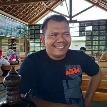 Sopir Bus Ini Sukses Jadi Pengusaha Kuliner