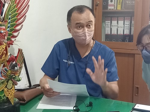 Staf Medis Bedah Plastik Rekonstruksi dan Estetik RSUP Prof Ngoerah, Dr.dr.Agus Roy Rusly Hariantana Hamid,SpBP-RE(K),FICS., ketika ditemui detikBali pada Senin (29/8/2022) di RSUP Prof Ngoerah