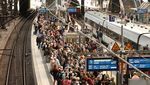 Stasiun Kereta Penuh Sesak Imbas Tiket Murah Keliling Jerman