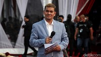 Kegiatan ini menghadirkan artis Indra Bekti, penyanyi Cupi Cupita dan para pemeran film.