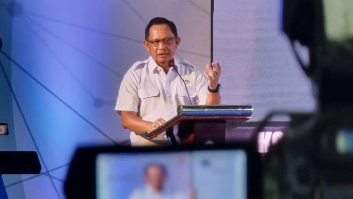 Upaya Mengoptimalisasi Produk Dalam Negeri PT. Multi Mayaka lebih tepatnya Multi Group mendukung Presiden Jokowi untuk optimalisasi konten lokal, merek dalam negeri atau produksi lokal.