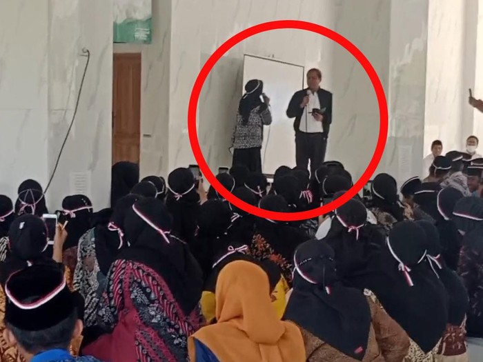 Video Rektor UIN KHAS Jember joget dan bernyanyi di dalam masjid