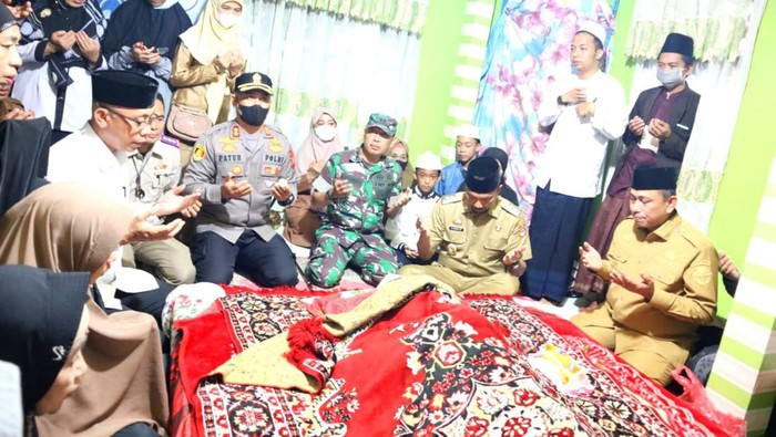 Anregurutta HM Syuaeb Nawang yang juga Syaikhul Mahad Aly Asadiyah Sengkang meninggal dunia.