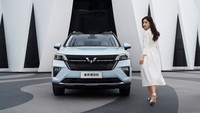 Wuling Asta Hybrid mengadopsi Dedicated Hybrid Transmission (DHT) elektromagnetik pertama. Dengan sistem itu, pengaturan kecepatan lebih tepat dan pengalaman berndara lebih halus dan mulus. Foto: Dok. Wuling