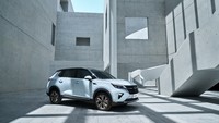 Secara tampilan, Xingchen atau Wuling Asta Hybrid masih mengadopsi konsep desain ‘wing-moving aesthetics’. Bentuk bodi yang dinamis berpadu dengan warna Morandi yang segar. Mobil cukup fashionable dan bertekstur,  cocok untuk anak muda. Foto: Dok. Wuling