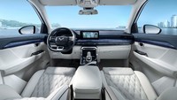 Dari segi interior, Wuling Asta Hybrid memiliki kursi ergonomis yang mewah, layar besar definisi tinggi 10,25 inci, panoramic sunroof (opsional). Foto: Dok. Wuling