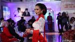 17 Perempuan Lintas Profesi Berkebaya di Fashion Show