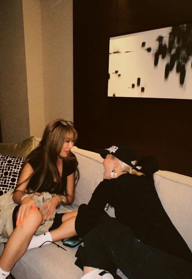 Tagar #AGNEZMOxJESSI sendiri sempat menjadi trending di Twitter. Sebelum Agnez beberapa penyanyi tanah air seperti Afgan, Raisa dan Rossa juga sudah pernah berkolaborasi dengan artis Korea Selatan. Foto: Instagram/@agnezmo