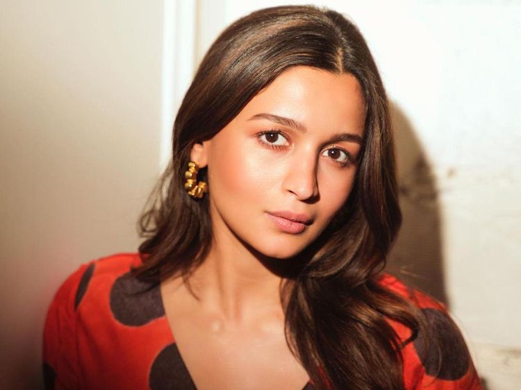 Alia Bhatt Foto Minim Makeup, Cantiknya Menohok!