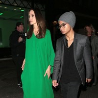 Saat Angelina Jolie dan Brad Pitt masih bersama, keenamnya jarang tersorot kamera. Baru kini saat Jolie cerai dari Pitt, keenam anak sang aktris yang sudah beranjak remaja dan dewasa jadi kerap muncul di publik. Foto: Getty Images