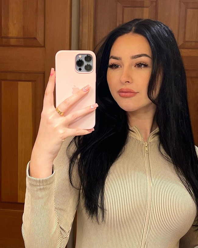 Ia kemudian meminta maaf pada fans. Untuk keamanan, Kepolisian Australia Barat terpaksa menutup acara meet and greet ini lebih cepat. Acara tersebut jadi sangat membahayakan keamanan. Terima kasih sudah menjadi (fans) yang hebat, tulisnya.Foto: Instagram @anna_paull