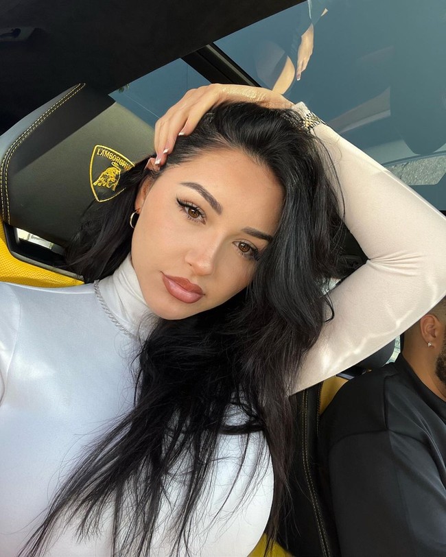 Aku sangat sangat meminta maaf. Kami mencoba yang terbaik (untuk berdiskusi) dengan polisi tapi ini jadi kewalahan. Keselamatan kalian selalu menjadi yang nomor satu. Aku cinta kalian, tambah Anna Paul.Foto: Instagram @anna_paull