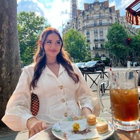 Sebelum jadi terkenal dan kaya karena media sosial, ia mengaku sempat hidup susah saat kecil hingga tinggal di mobil van. Ia mulai bekerja di supermarket di usia 15 tahun untuk membelikan ibunya sepatu.Foto: Instagram @anna_paull