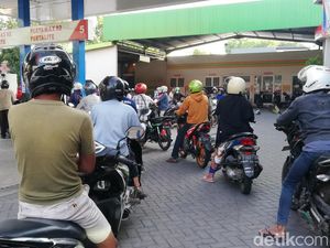 Sinyal Harga BBM Naik Menguat, Antrean di SPBU Pasuruan Masih Normal