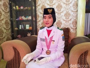 Tangis Ayumi Sasaki saat Dipilih Jadi Pembawa Baki Bendera di Istana Merdeka