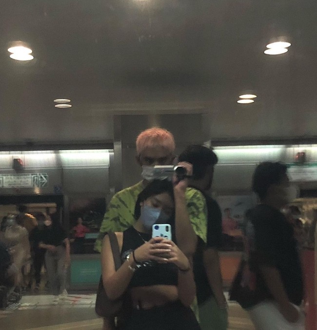 Tak hanya Devano, Baila Fauri juga sempat mengunggah kebersamaan mereka ke akun Instagram pribadi. Dalam foto terlihat Baila yang mengenakan crop top berwarna hitam berpose di depan Devano. Foto: Instagram/@bailafauri