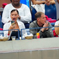 Sebelumnya, Bella Hadid sempat curhat soal kehilangan pekerjaan dan dimusuhi teman sendiri karena sikapnya yang pro-Palestina. Ada banyak sekali brand yang berhenti bekerja sama dengankku. Banyak temanku yang juga menjauhiku. Bahkan teman-teman yang sering makan malam denganku setiap Jumat malam selama tujuh tahun, sekarang tidak mengundangku lagi ke rumah mereka, kata Bella Hadid kepada jurnalis Tagouri di podcast The Rep. (Foto: GC Images/Gotham)