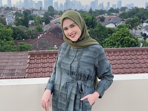 Cut Meyriska Cerita Momen Hijrah, Nangis Dengar Dakwah Ustaz Hanan Attaki
